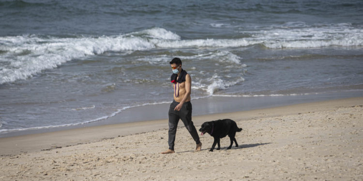 Vigo sale en estampida para disfrutar de un día primaveral en playas, parques y terrazas