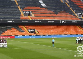 El Celta descubre en Valencia una nueva norma: piscinazo con garantía VAR