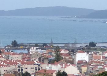 Dos personas excarceladas en Vigo tras salirse de la vía y volcar el vehículo en el que viajaban