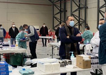 Sanidade se muestra “ligeramente optimista” con la “tendencia decreciente” de la pandemia en Galicia