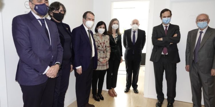 Sanidad fija para abril la aprobación de la vacuna de Novavax, que se fabricará en O Porriño