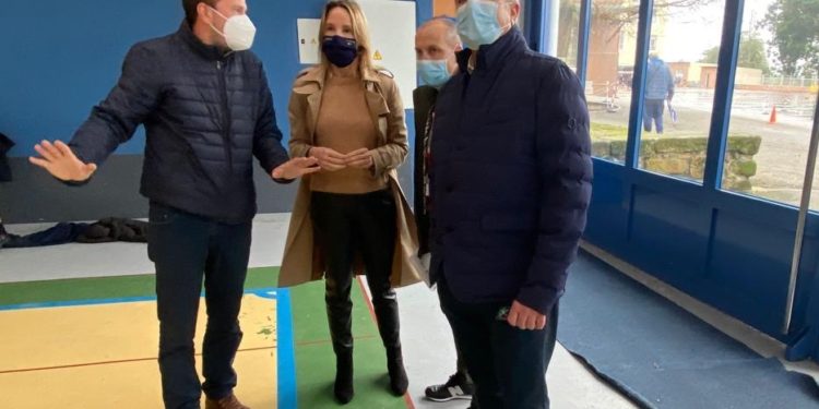 Sanidade somete a un cribado a 500 estudiantes y trabajadores del colegio Apóstol Santiago