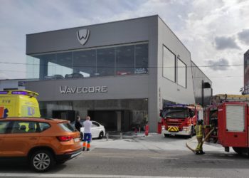 Un incendio en el taller de un concesionario moviliza a los bomberos de Vigo