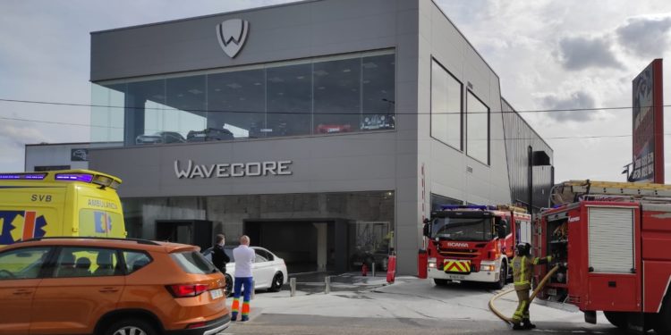 Un incendio en el taller de un concesionario moviliza a los bomberos de Vigo