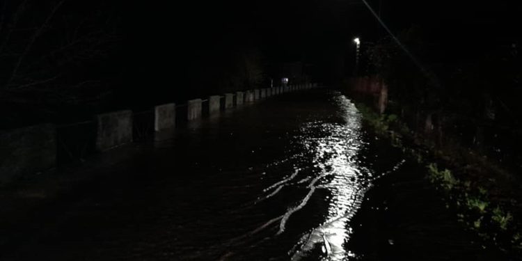 La lluvia provoca desbordamientos de los ríos en Ponteareas, Tomiño y O Rosal