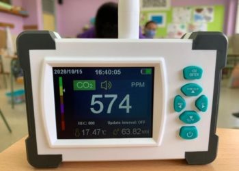 Unha ANPA de Vigo doa medidores de CO2 para as aulas e o comedor escolar do seu colexio