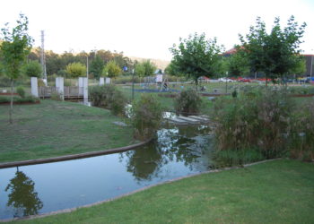 A área de lecer de Sanguiñeda acollerá o parque para cans de Mos