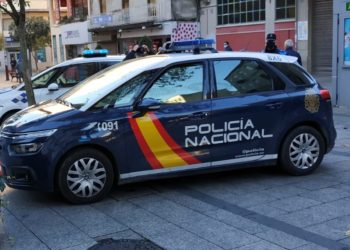 Un hombre con órdenes de alejamiento de garajes, detenido en Vigo por nuevos robos en coches