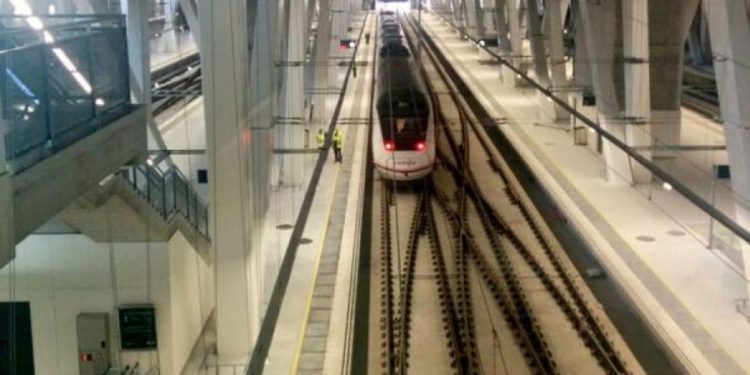 Desalojan a 8 personas de un tren con destino Vigo por negarse a usar la mascarilla