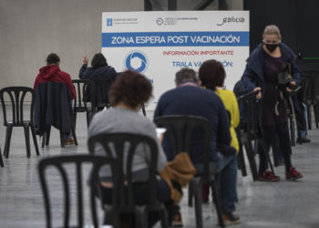 El área sanitaria de Vigo vacuna a 1.543 personas de entre 50 y 55 años en seis horas