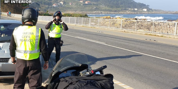Motos camufladas de la Guardia Civil imponen 25 sanciones a pilotos en carreteras de la provincia
