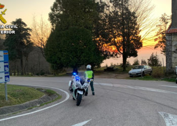 La Guardia Civil impide una concentración ilegal de coches y detecta conducciones imprudentes en Oia