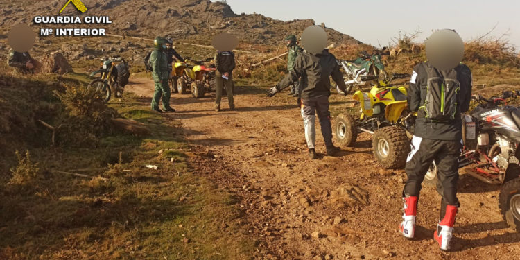 Treinta multas a motos y quads en controles de acceso a montes del Val Miñor