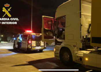 La Guardia Civil intercepta en Mos a un camionero que cuadruplicaba la tasa máxima de alcoholemia
