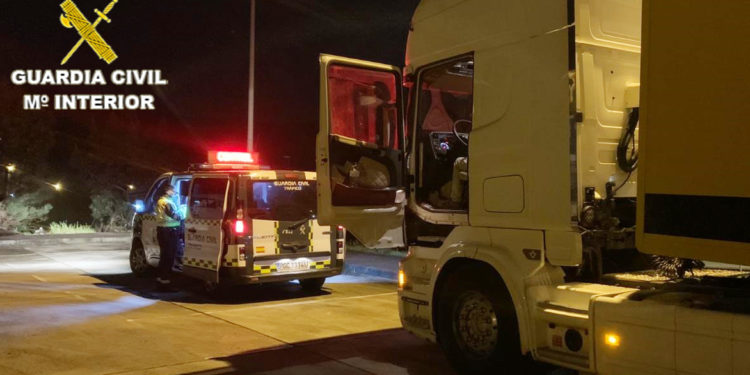 La Guardia Civil intercepta en Mos a un camionero que cuadruplicaba la tasa máxima de alcoholemia