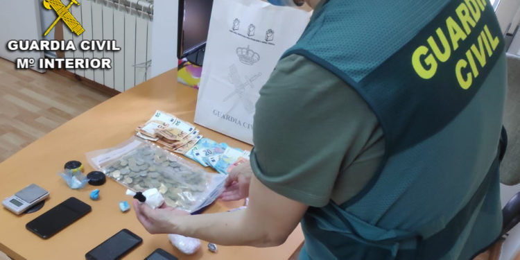 La Guardia Civil detiene a seis vecinos de O Morrazo en varias actuaciones contra el menudeo de droga