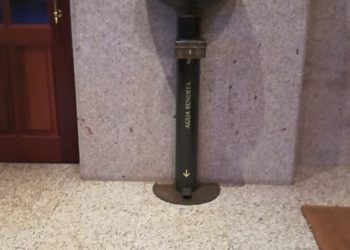 Vigo «inventa» el agua bendita anticovid