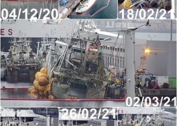 El «Baffin Bay» sale a flote en la dársena de Bouzas