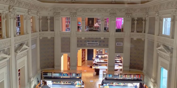 Una abril de conto na Biblioteca Pública de Vigo Juan Compañel
