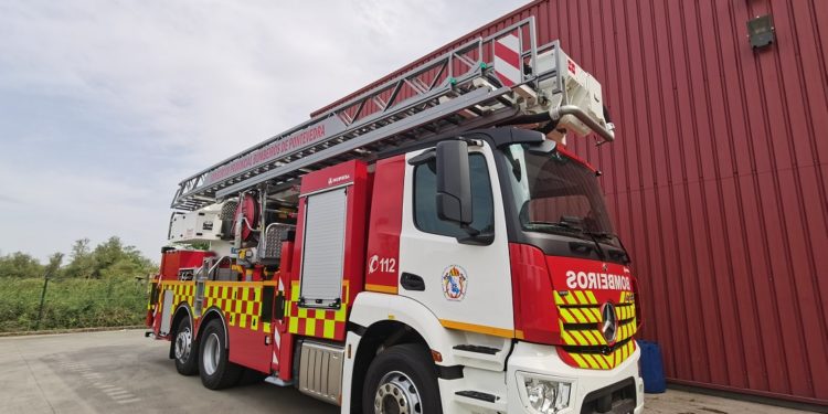 Novo vehículo pesado de rescate e extinción en altura para o parque de O Porriño