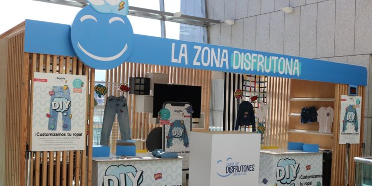 El Gran Vía de Vigo abre un punto exclusivo de customización de ropa