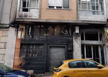 Dos detenidos en Vigo tras plantar fuego a una furgoneta de la empresa que los despidió