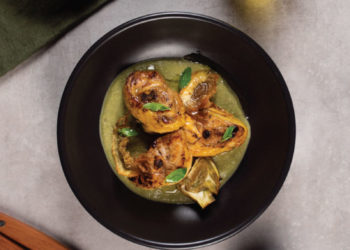 Delicias de pollo con texturas de alcachofa y lima