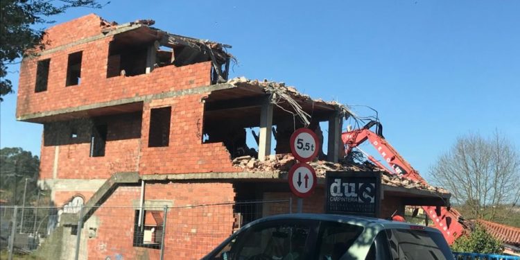 El Concello de Vigo inicia el derribo de un «adefesio»: durará 21 días y costará 67.000 euros