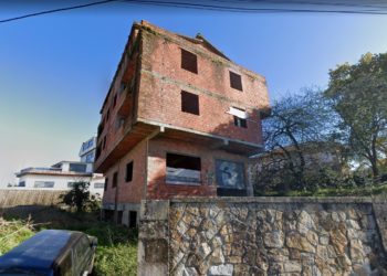 Nuevo golpe al feísmo en Vigo: el Concello derriba un edificio ilegal y pasa la factura al dueño