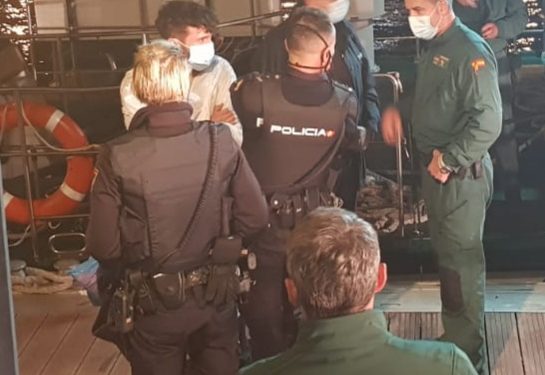 Detenido en unas rocas de Samil tras robar la caja en San Remo y huir a nado