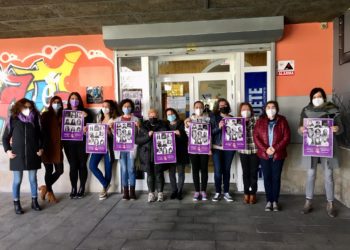 As 27 mulleres de Érguete sacan a careta no seu 8M