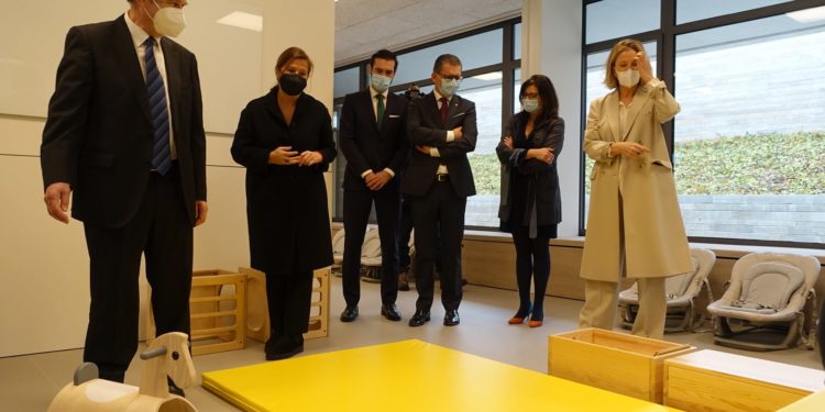 Vigo recibe la guardería construida por la Fundación Amancio Ortega y anuncia las preferencias para la matrícula