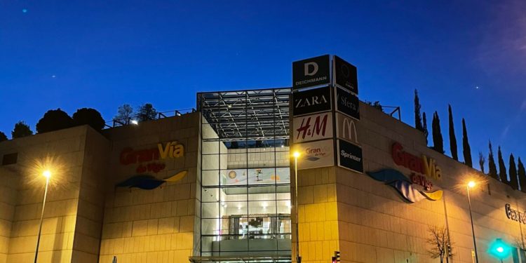 El Gran Vía de Vigo se sumó a la Hora del Planeta apagando parte de sus instalaciones