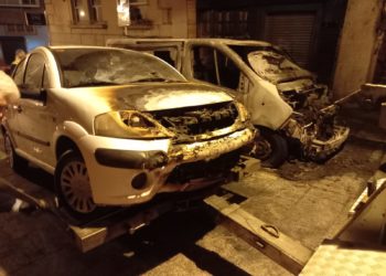 Dos detenidos en Vigo tras plantar fuego a una furgoneta de la empresa que los despidió