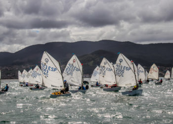 Ribeira brilla en la jornada inaugural de la Regata Cenor de Optimist