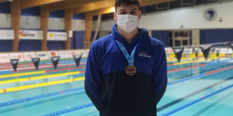 Mario Méndez, del Natación Rías Baixas, bronce en 400 estilos en los Nacionales júnior en Sabadell