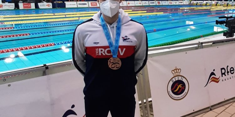 Miguel Martínez (RCN Vigo) logra el bronce en 200 mariposa en el Campeonato de España