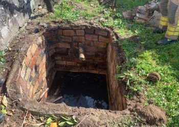 Una mujer cae a un pozo de purines en Ponteareas y avisa con su móvil para ser rescatada