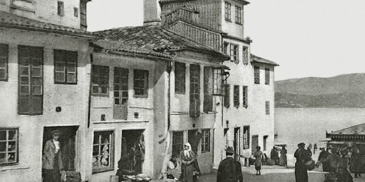 Vigo ya tiene 17 propuestas para dedicar los seis edificios situados frente a la Colegiata a uso público