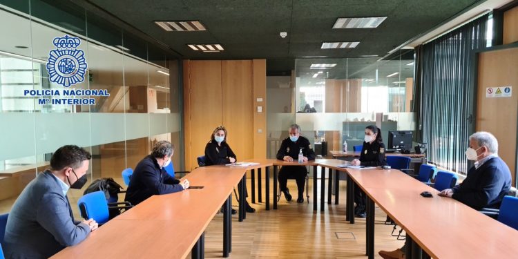 Policía y hosteleros de Vigo marcan líneas a seguir