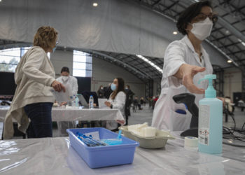 La escalada de la pandemia en el área sanitaria de Vigo alcanza su mayor repunte de casos y de mortalidad
