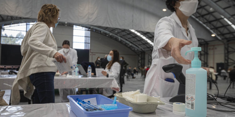 La escalada de la pandemia en el área sanitaria de Vigo alcanza su mayor repunte de casos y de mortalidad