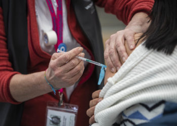 España confía en cuadriplicar en primavera las vacunas con Janssen, Johnson y CureVac