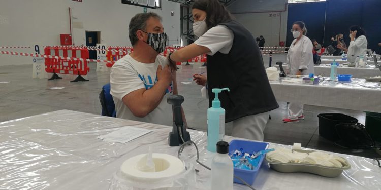 La Comisión de Salud Pública acuerda ampliar de 12 a 16 semanas la administración de la segunda dosis de AstraZeneca en menores de 60 años