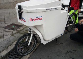 Interceptada en Vigo una bici de reparto modificada con un acelerador para circular a 50 km/h