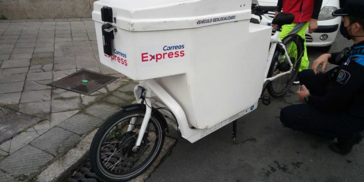 Interceptada en Vigo una bici de reparto modificada con un acelerador para circular a 50 km/h