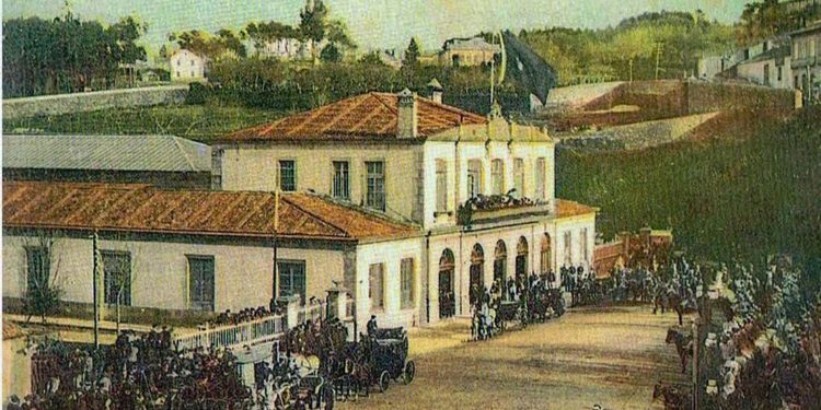 La prensa de A Coruña y Pontevedra arrecia contra el proyectado ferrocarril de Vigo