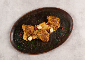 Pollo macerado con salsa de turrón