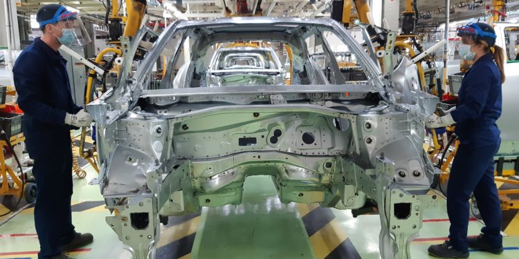 PSA Vigo para toda su producción por falta de microchips