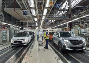 PSA Vigo parará este martes su producción en todos los turnos del sistema 2